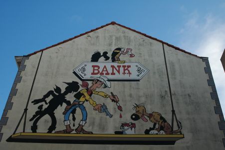 Painting on a house in Bruxelles with Lucky Luke (left) and Rantanplan (right).